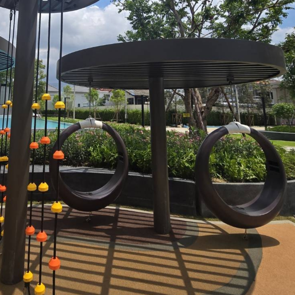 สนามเด็กเล่นพรีออเดอร์ พื้นยาง EPDM เครื่องเล่นสไลเดอร์ไฟเบอร์ ชิงช้า และปีนป่าย โครงการนารายณ์พร็อพเพอตี้ นนทบุรี